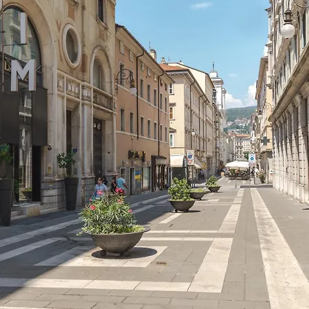 Lazzaro Hub - Nel Cuore Di * Triest
