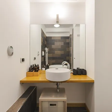 Lazzaro Hub - Nel Cuore Di Apartment *